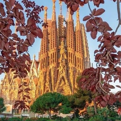 Golden Hour at Sagrada Familia: Private Tour with Licensed Guide 5