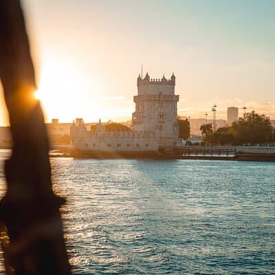 Lisbon Boat Party with Music, Drinks, and Stunning Views. 5