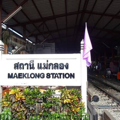 Meet Thai locals and tour Maeklong Railway Market with lunch 5