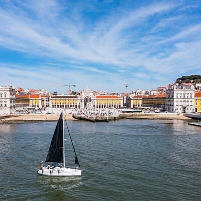 Private sailboat tour in Lisbon