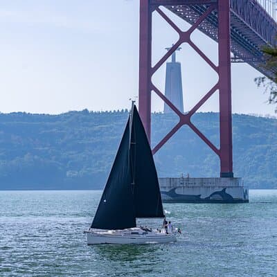 Private sailboat tour in Lisbon 4
