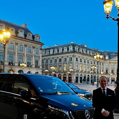 Excursion CHATEAU DE VERSAILLES and GIVERNY in Limousine from Paris 3
