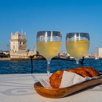 Private sailboat tour in Lisbon 3