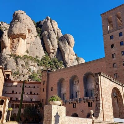 Private Tour in Montserrat 5h 2