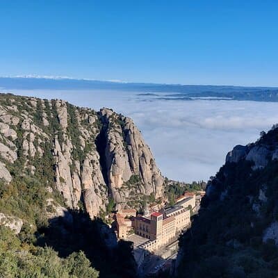 Private Tour in Montserrat 5h 5