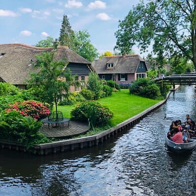 Private Tour to Zaanse Schans + Giethoorn with renting boat