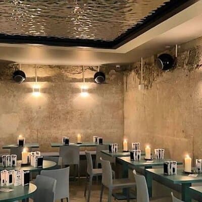 private groupe explore hidden bars & speakeasies in Paris 5