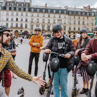 Paris E-Scooter Tour with fun & informative guide (small groups) 4