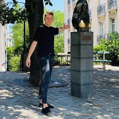 Unique Montmartre photo tour with VOGUE photographer 4