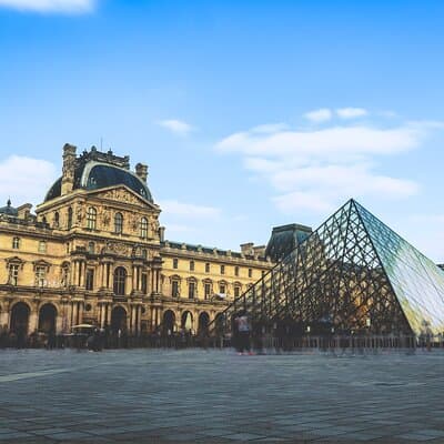 Private Transfer From Paris To Bayeux With a 2 Hour Stop in Caen