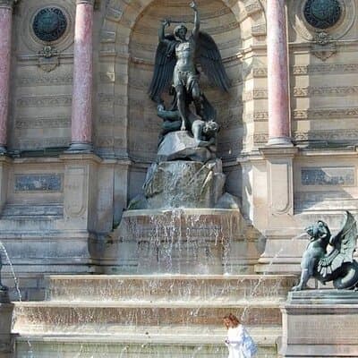 Private Tour with Tickets to the Louvre Museum & Crepes 3