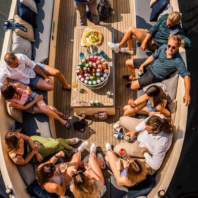 Amsterdam: German-speaking boat trip with bar on board 4