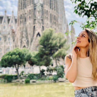 Barcelona Sightseeing by Bike with Photo Shooting and Tapas