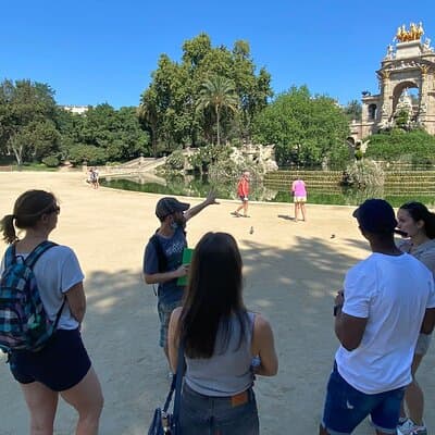 Happiness Walking Tour in Barcelona 4