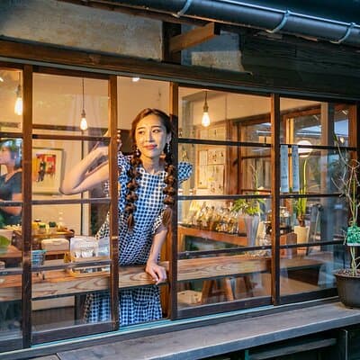 Private Food Tour in Downtown Yanesen and Nezu Shrine