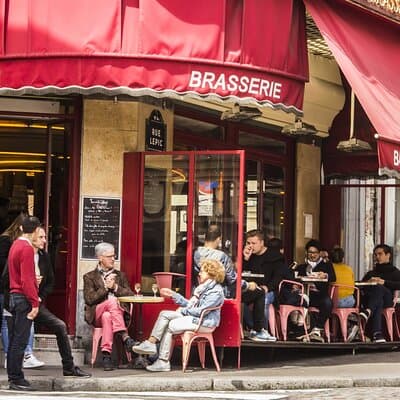 Iconic Amelie Movie Locations - Private Tour with Friendly Guide