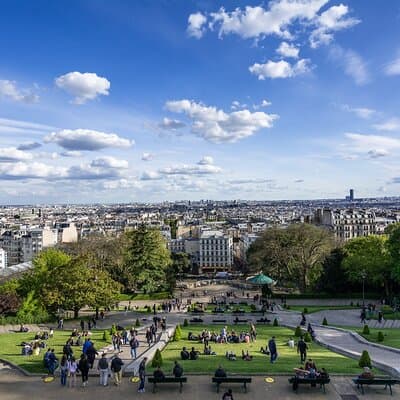 Montmartre guided walking tour with local guide in small group 2