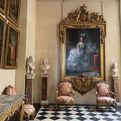 Paris to Versailles Tour: Private Guide & Transport included 2