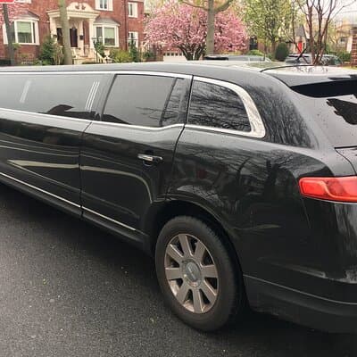 Woodbury Common Premium Outlet Shopping Private Day Trip by Limousine from NYC 5