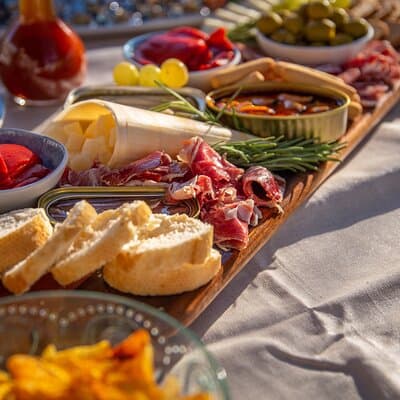 A 2 hours Local Tapas and sailing adventure in Barcelona