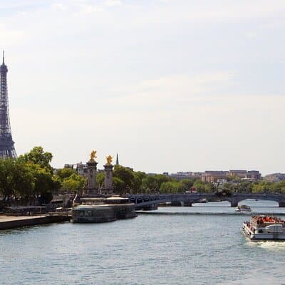 Private Wheelchair Accessible Paris Full-Day Tour with Car 4