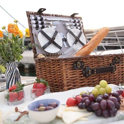 Barcelona Private Romantic Sailing Tour 3