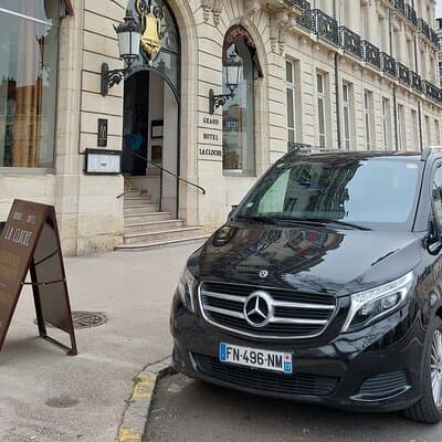 Private transfer from Paris or CDG / ORY airport to Versailles 2