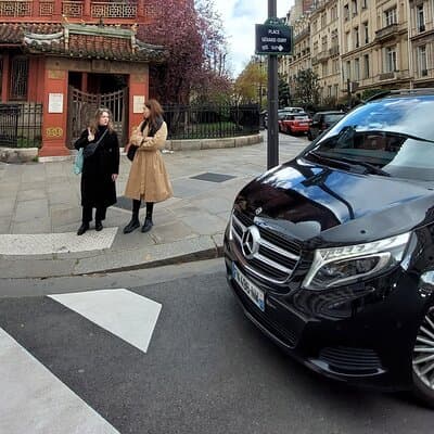 Private transfer from Paris or CDG / ORY airport to Versailles 3