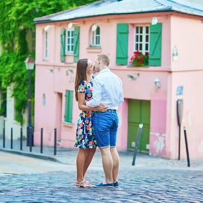 Iconic Paris - private photo shoot in the streets of Montmartre 2