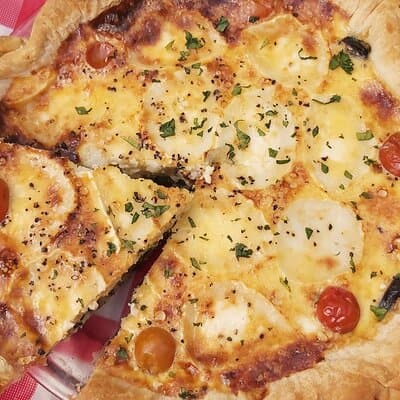 Exclusive Gourmet Picnic Experience at the Eiffel Tower 4