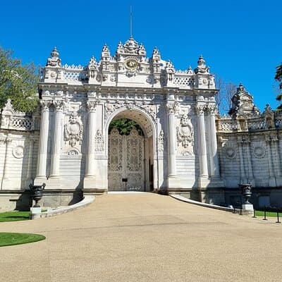 Istanbul Guided Dolmabahçe Palace and Sunset Bosphorus Tour 4