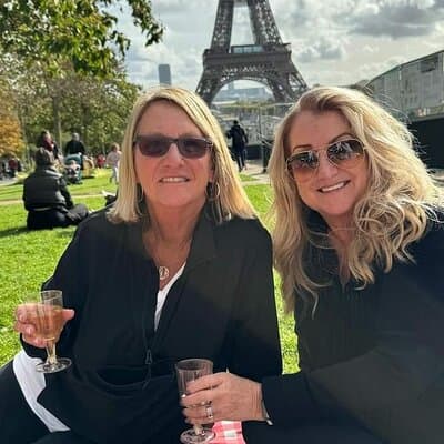 Exclusive Gourmet Picnic Experience at the Eiffel Tower 5