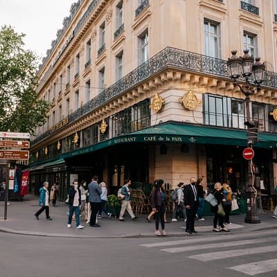 1.5 Hour Private Tour in Paris in a Classic Citroën 2