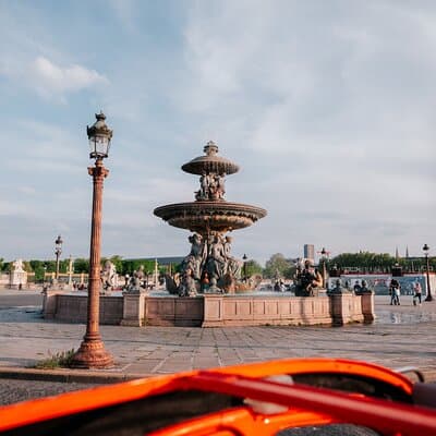 1.5 Hour Private Tour in Paris in a Classic Citroën 4