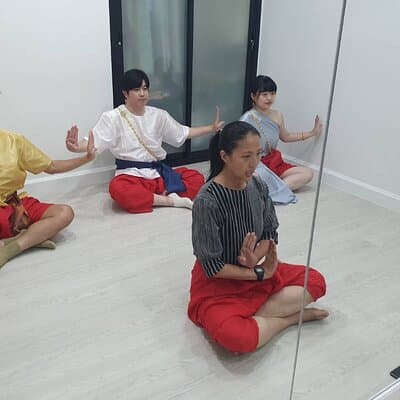 Thai Dance Class at Wat Arun 4