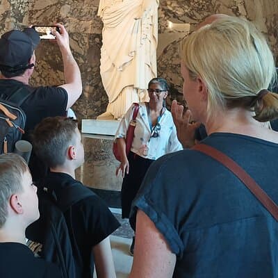 Louvre Private Tour by Night for Kids 3