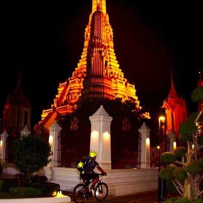 Bangkok Night Bike Tour -Hotel-pickup & Dinner