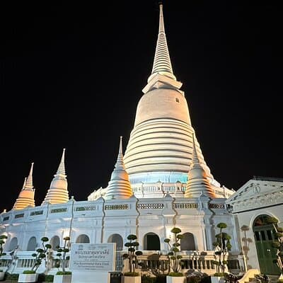 Bangkok by Night: Temples, Markets and Food Tuk-Tuk Tour 3