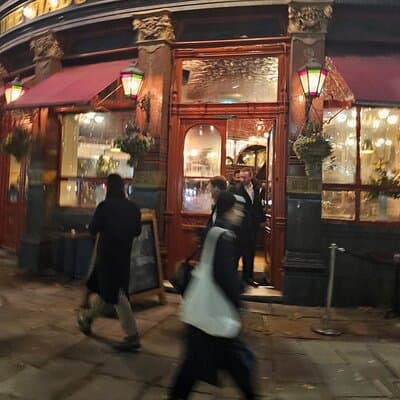3-Hour Historic Pub Experience in London 5