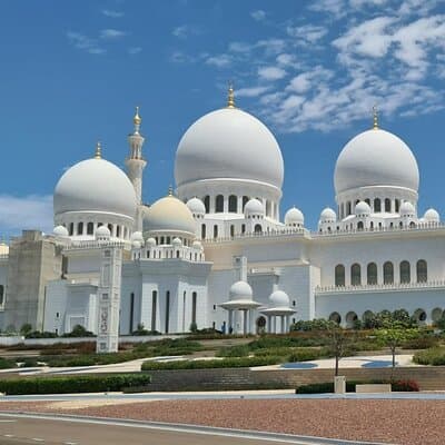 Guided City Tour of Abu Dhabi with Sheikh Zayed Mosque