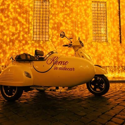 2h Xmas Lights Panoramic Vespa Sidecar Tour 4