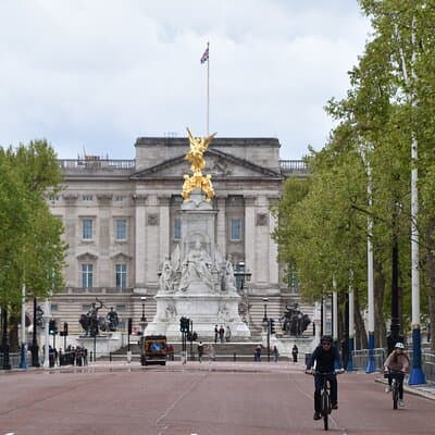 London 2.5 Hour Sightseeing Tour By London Black Cab.