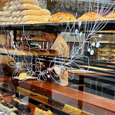 Walk through the gourmand Paris history 5