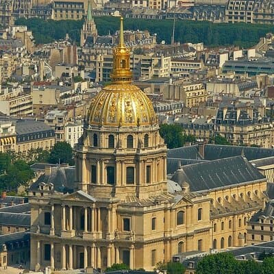 Small Group Sightseeing walking tour around Eiffel Tower 3