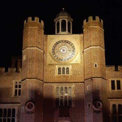 Private Guided Tour Secrets of the Six Wives Hampton Court Palace 5