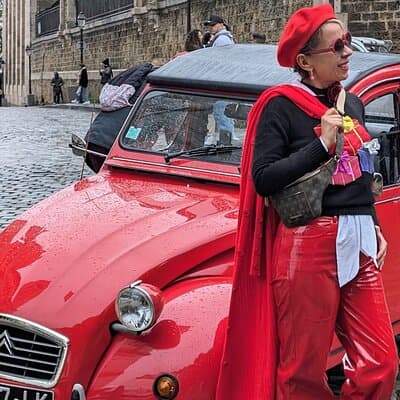 Guided and Private Tour of 3 hours through Paris aboard a Citroën 2cv 3
