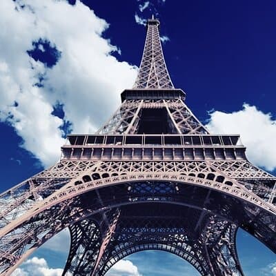Small Group Sightseeing walking tour around Eiffel Tower