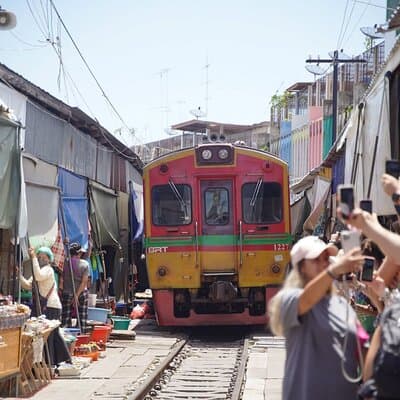 Bangkok: Damnoen Saduak and Maeklong Railway Market Japanese tour