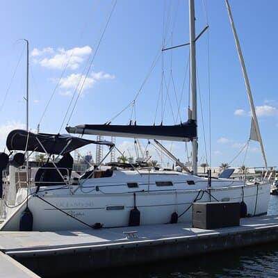2-hours Sailing Yacht Tour in Dubai 5