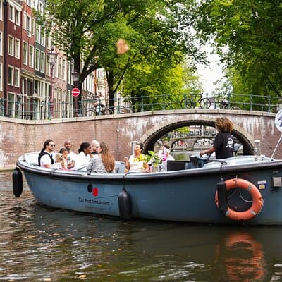 Amsterdam: Guided City Centre Canal Cruise with Dutch Pancakes